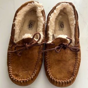 2 pair Ugg shoe:slippers:moccasins